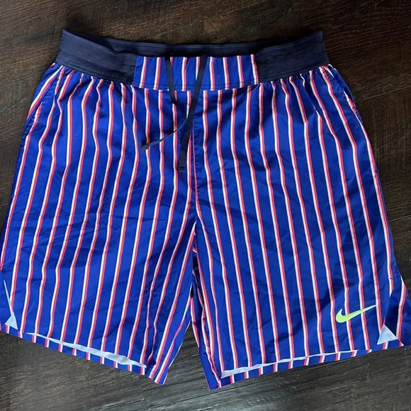 Men’s Nike Shorts XL - Picture 1 of 4